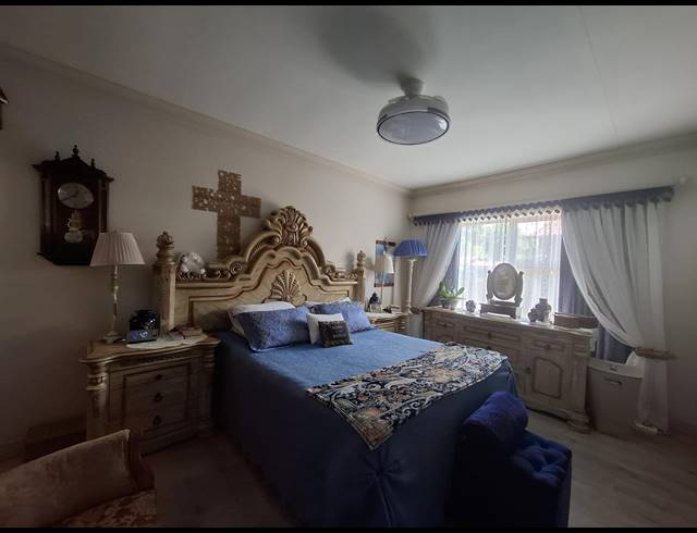 4 BEDROOM TOWNHOUSE FOR SALE IN DAL FOUCHE